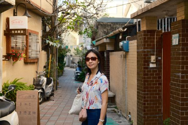 Tammy in an alley in Tainan