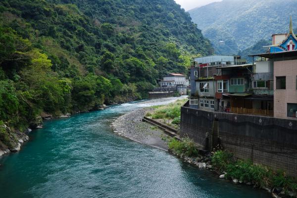 Wulai, buildings on the right, and the river on the left.