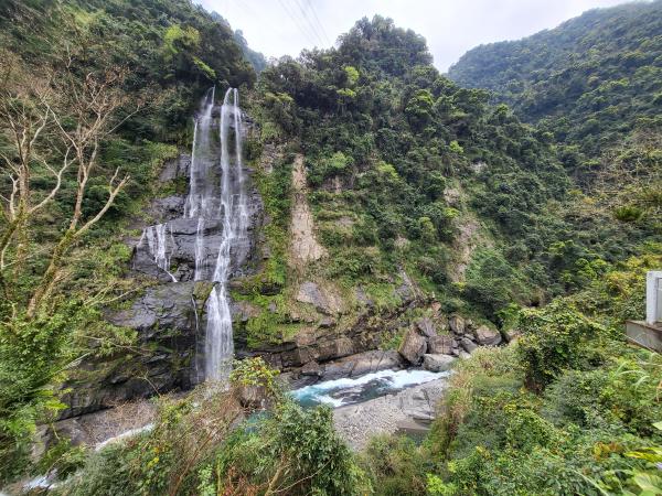 Wulai waterfall, and the river below.