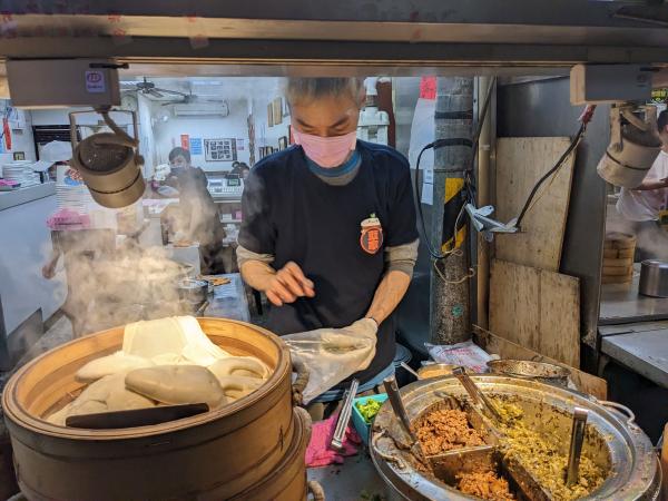 Man making guabao