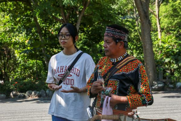 The translator and the tour guide