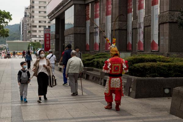 Monkey King wandering around Taipei 101