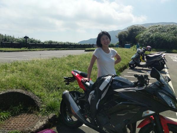 Tammy near her ninja on Yanmingshan